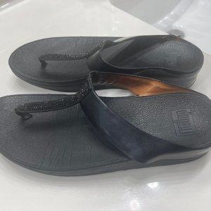 2 pairs of Fitflops Black and Navy Thong
